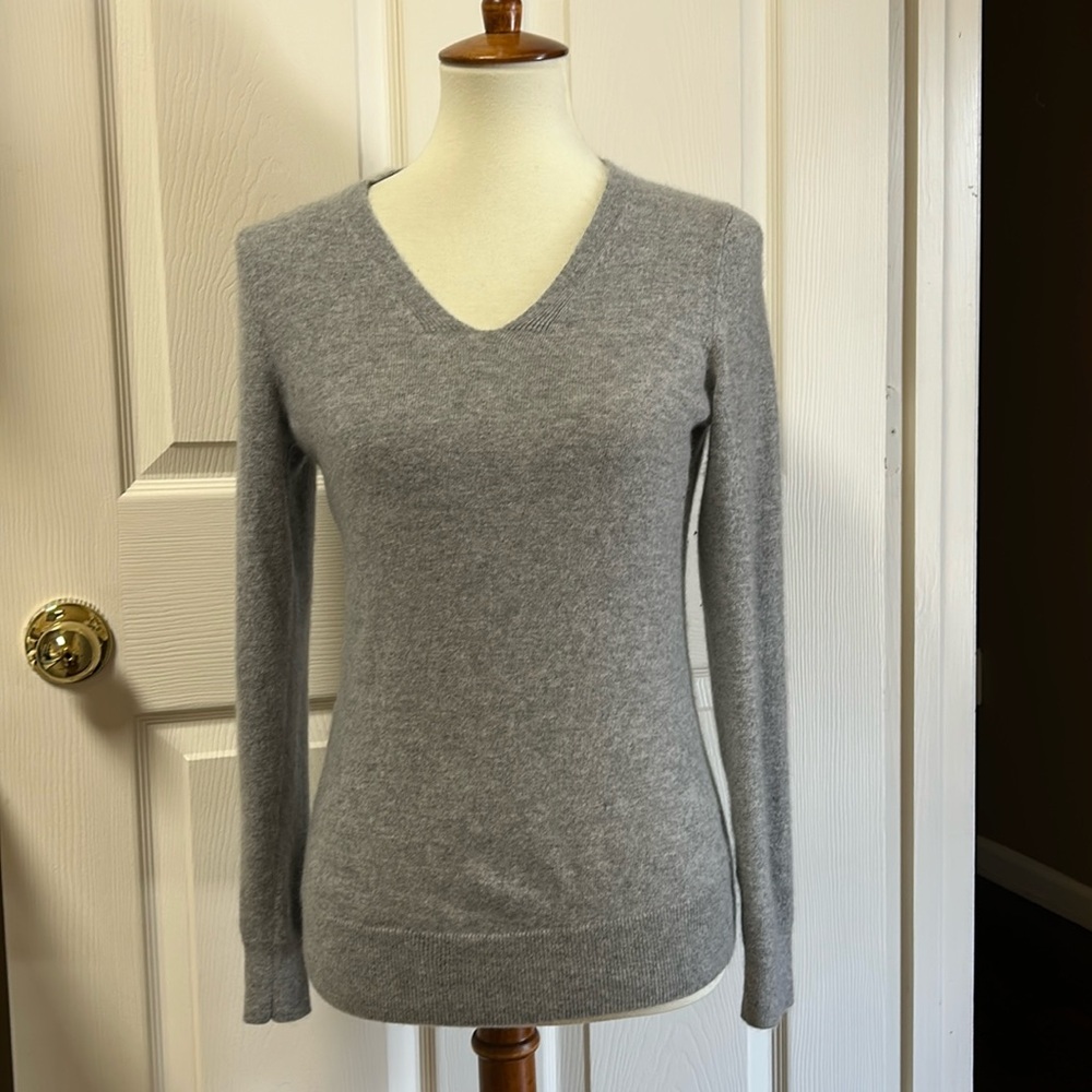 Talbots 100% Heathered Gray Cashmere V-Neck Sweater Size Small